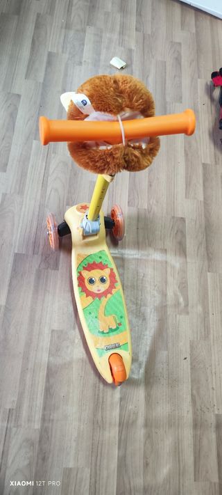 Patín infantil con peluche de león