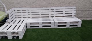 Sofá y mesa de palets blancos