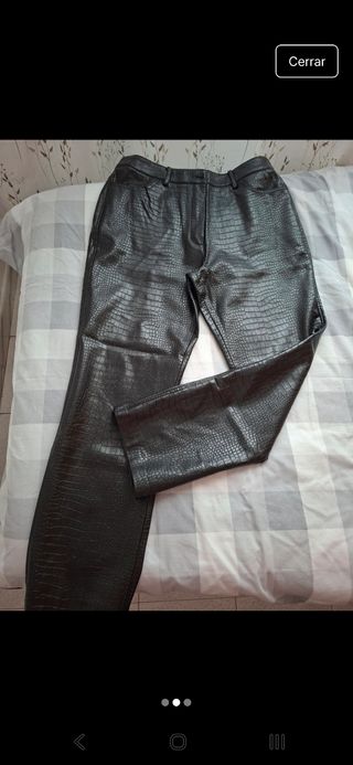 Pantalón polipiel efecto cocodrilo
