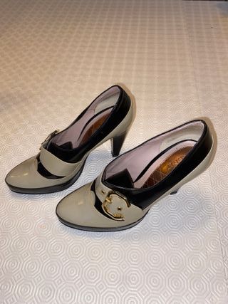 Zapatos Magrit Beige y Negro con Hebilla