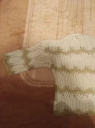 Jersey de ganchillo blanco y dorado