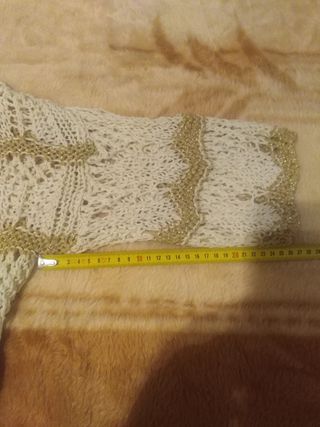 Jersey de ganchillo blanco y dorado