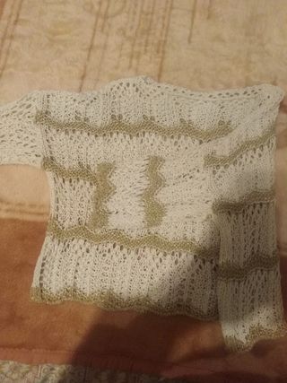 Jersey de ganchillo blanco y dorado