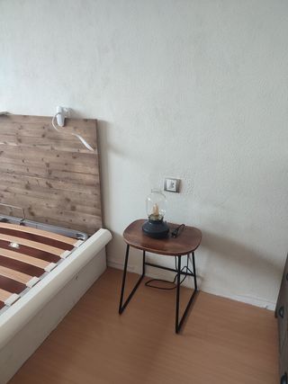 Canapé abatible, mesillas, lámparas y cabecero