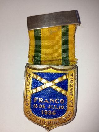 Medalla antigua con escudo y cinta