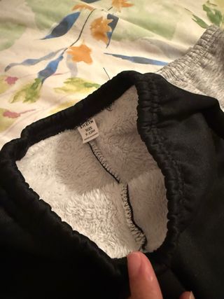 Pantalones forro polar negros y grises