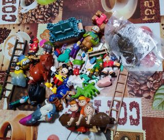 Lote figuras Disney y accesorios