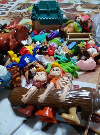 Lote figuras Disney y accesorios