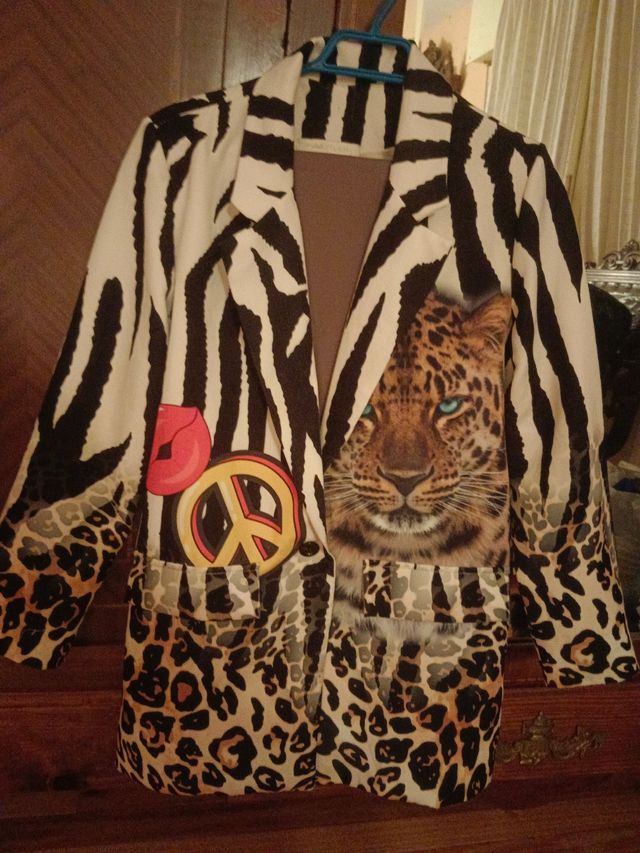 Americana con estampado animal