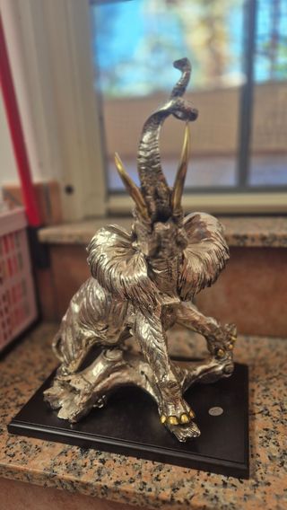 Soprammobile antico elefante