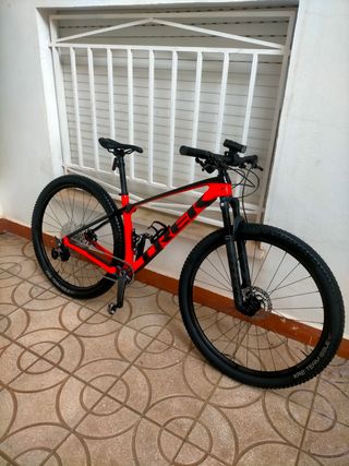 Bicicleta Trek Roja y Negra