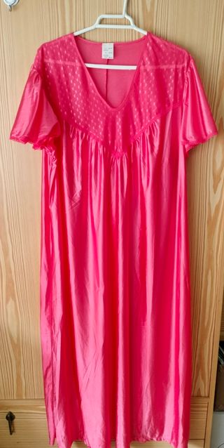 Camisón satinado fucsia talla 40