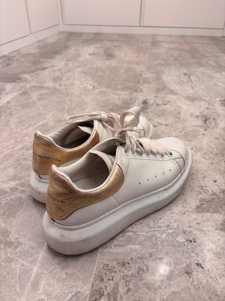 Alexander McQueen Zapatillas Blancas y Doradas