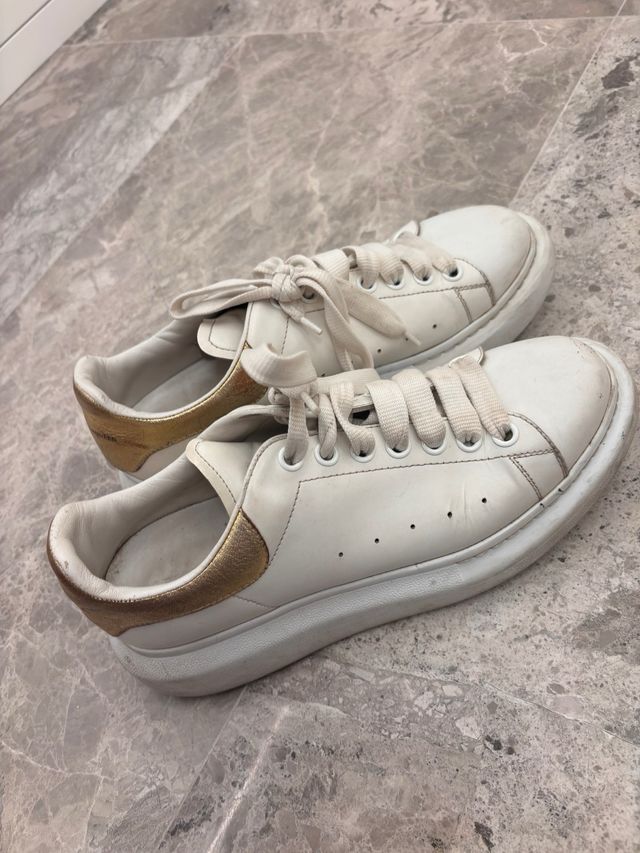 Alexander McQueen Zapatillas Blancas y Doradas