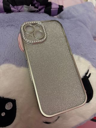 Funda para iPhone 15 plateada con brillantes