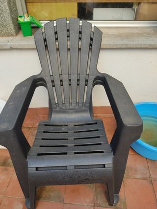 Sillones de plástico negro,duo.