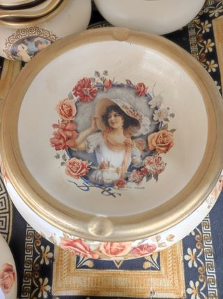 Via Veneto piatto decorativo donna con cappello