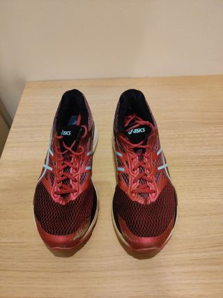Zapatillas running Asics mujer rosas y rojas