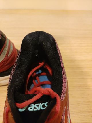 Zapatillas running Asics mujer rosas y rojas