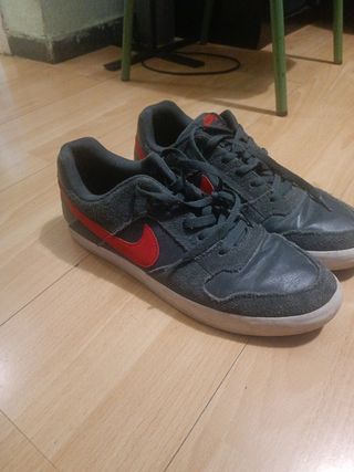 Zapatillas Nike SB Negras y Rojas