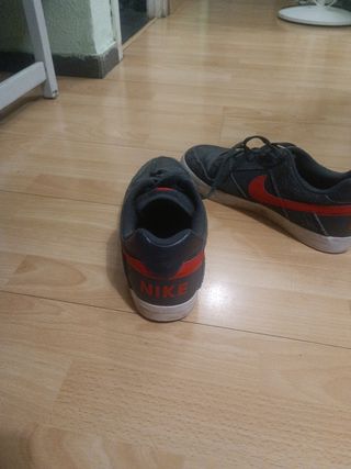 Zapatillas Nike SB Negras y Rojas