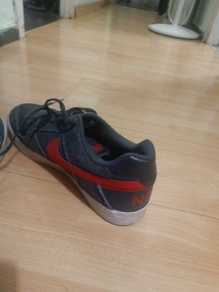 Zapatillas Nike SB Negras y Rojas