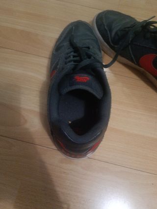 Zapatillas Nike SB Negras y Rojas
