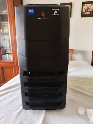Ordenador de sobremesa negro