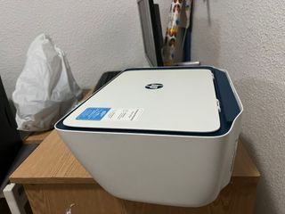 Impresora HP DeskJet 2721 Blanca y Azul