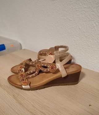 Sandalias Brenda Talla 40 Doradas