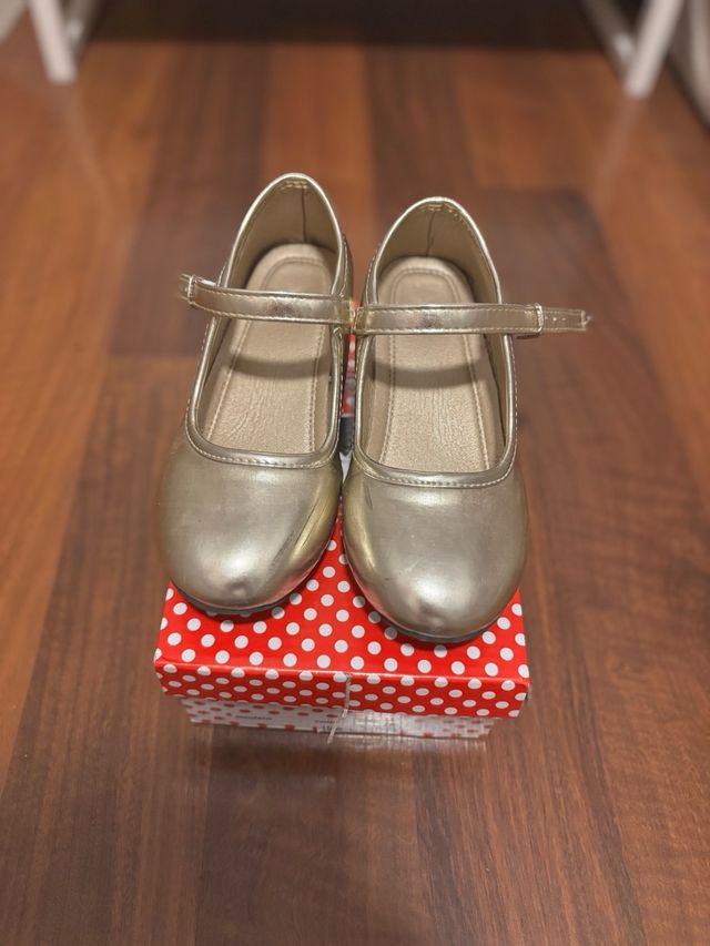 Zapatos de flamenca dorados talla 32