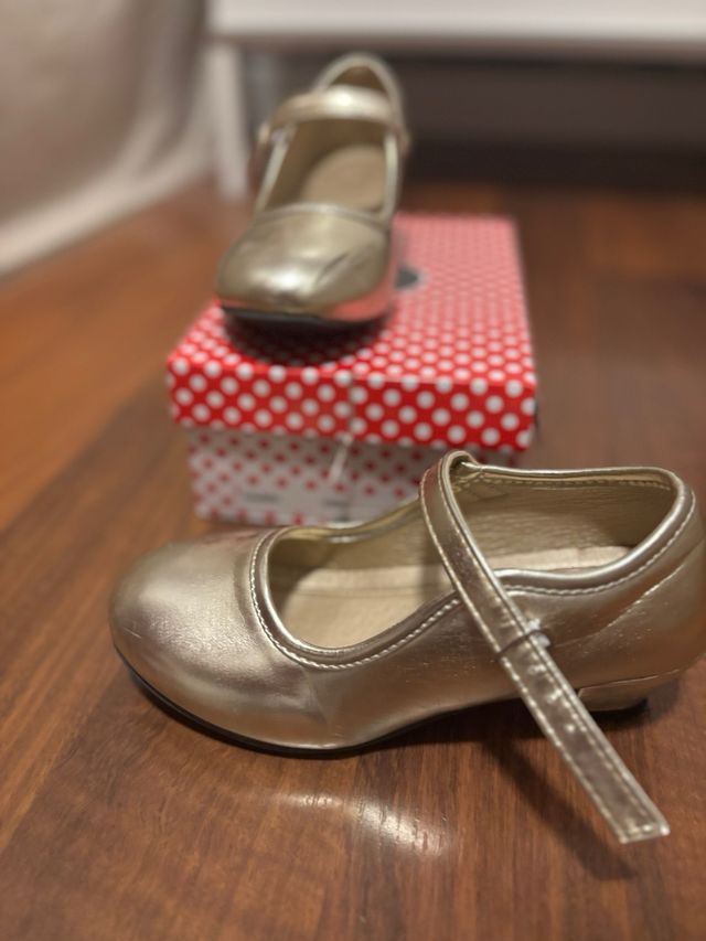 Zapatos de flamenca dorados talla 32