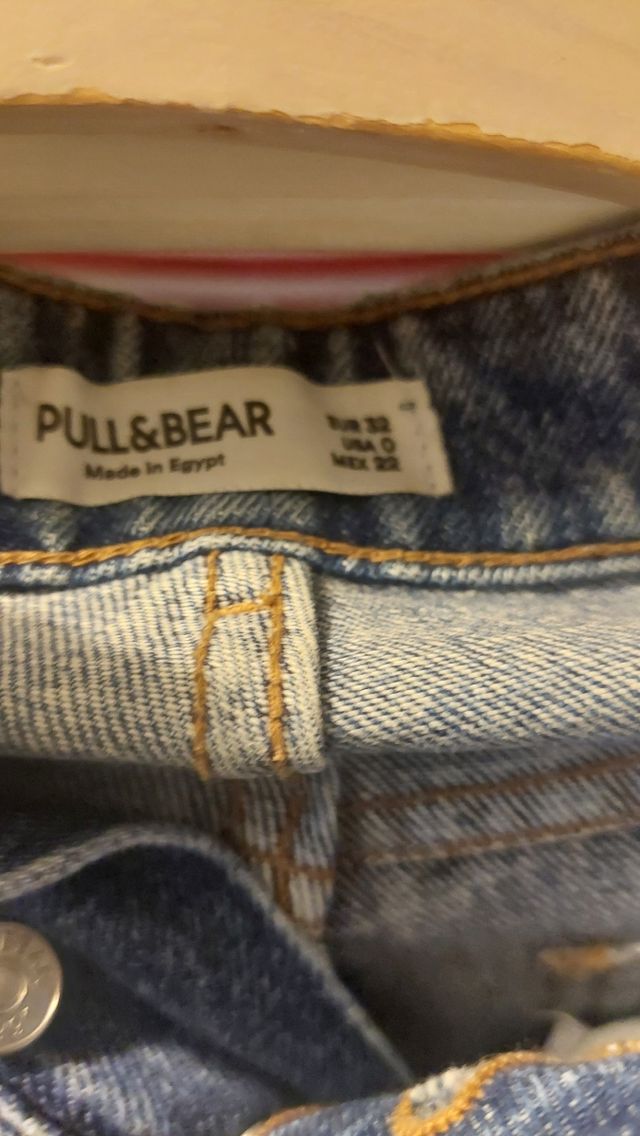 Pantalón vaquero desgastado