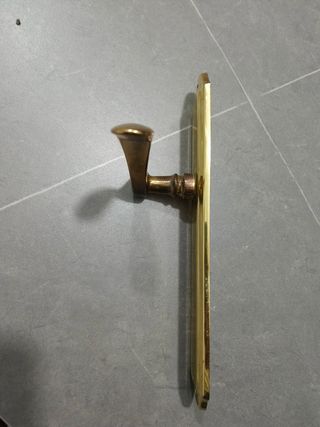 Manillas de puerta doradas