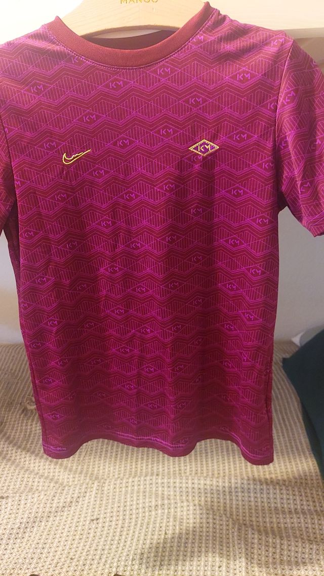 Camiseta Nike Rosa con Diseño KM
