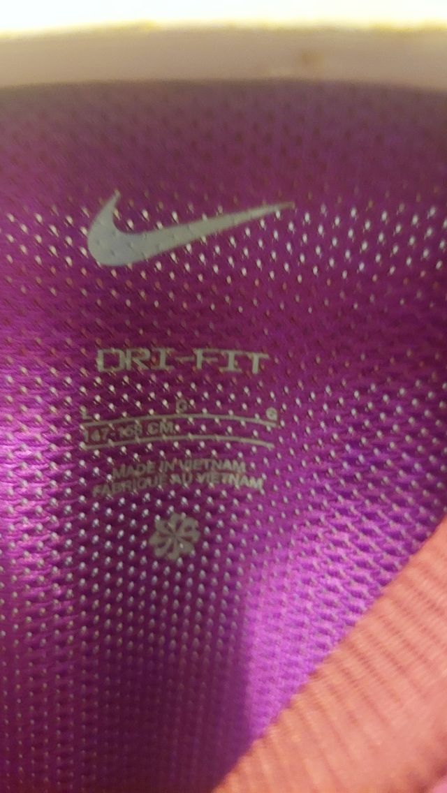 Camiseta Nike Rosa con Diseño KM