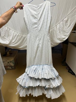 Traje de flamenca azul y blanco