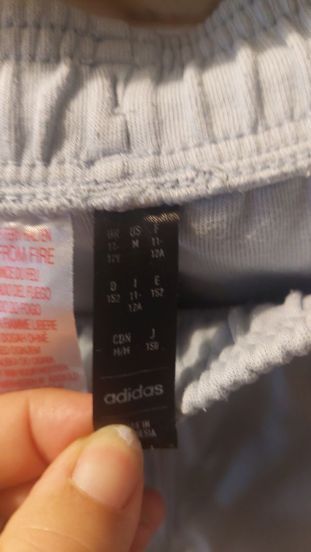 Pantalones cortos Adidas grises