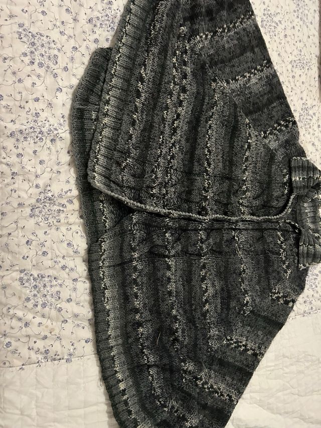Cardigan fatto a mano grigio e nero