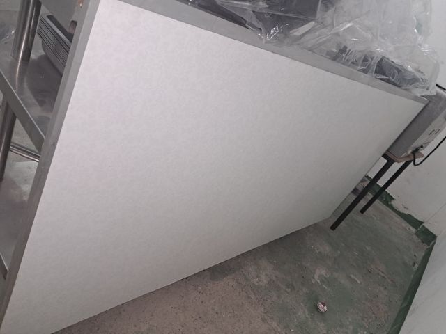 Mesa de acero inoxidable