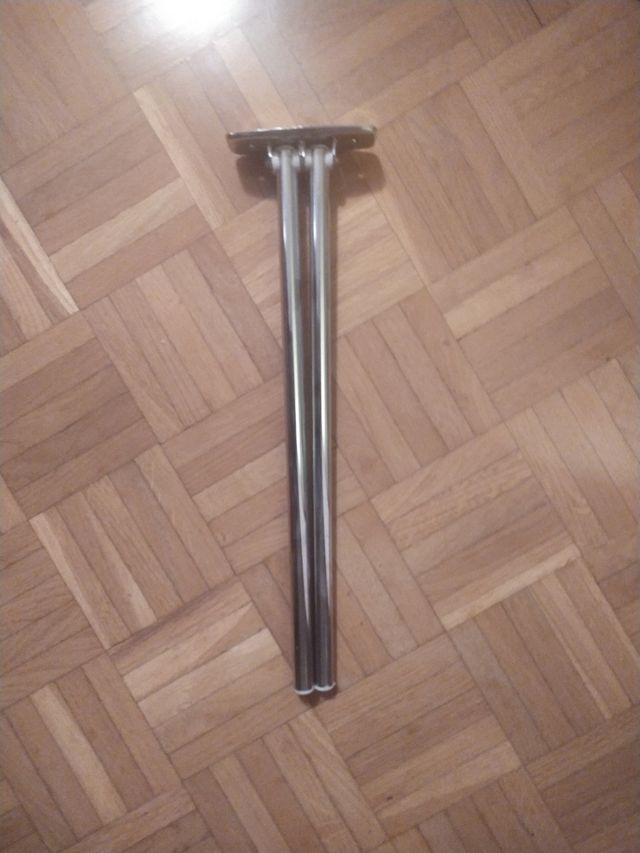 Toallero de metal plateado