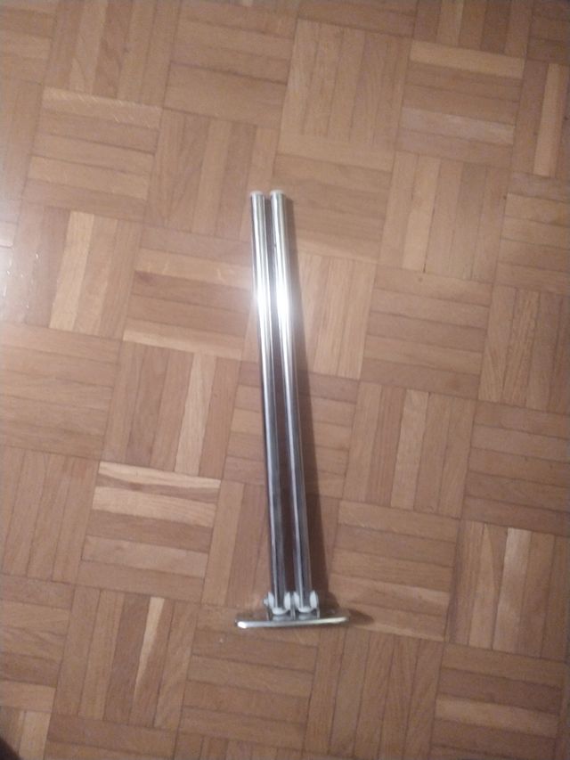 Toallero de metal plateado