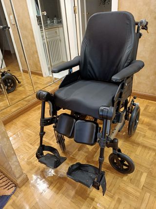 Silla de ruedas motorizada para pasivos.
