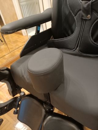 Silla de ruedas motorizada para pasivos.