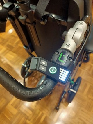 Silla de ruedas motorizada para pasivos.