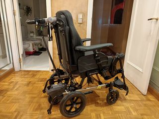 Silla de ruedas motorizada para pasivos.