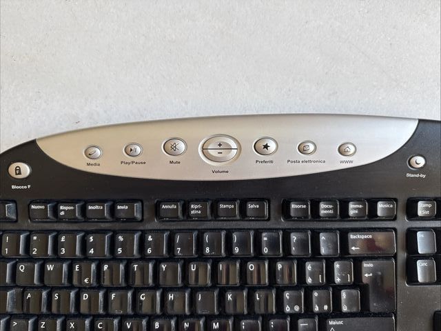 Tastiera Wireless Logitech Desktop Nera