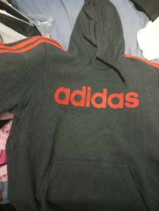Sudadera Adidas Gris con Rayas Naranja