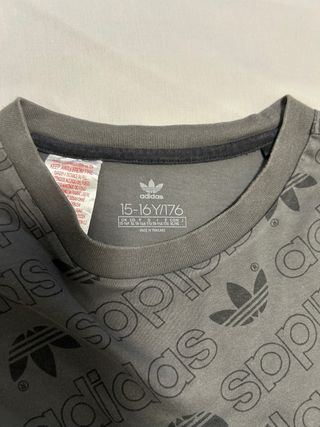 Camiseta Adidas gris y negra