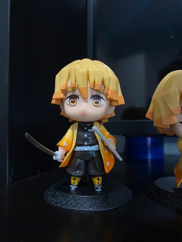 figuras kimetsu no yaiba zenitsu agatsuma (dos)